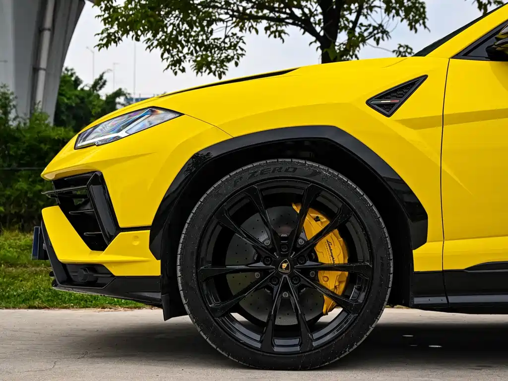 Lamborghini Urus — фото 22