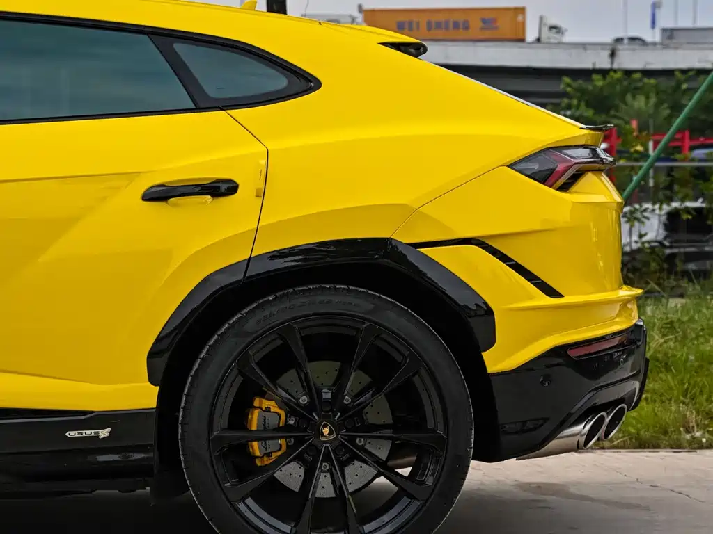 Lamborghini Urus — фото 23