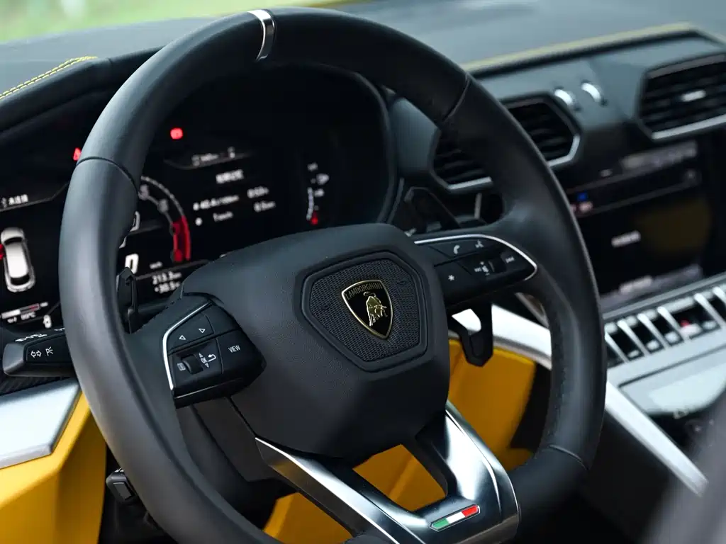 Lamborghini Urus — фото 9