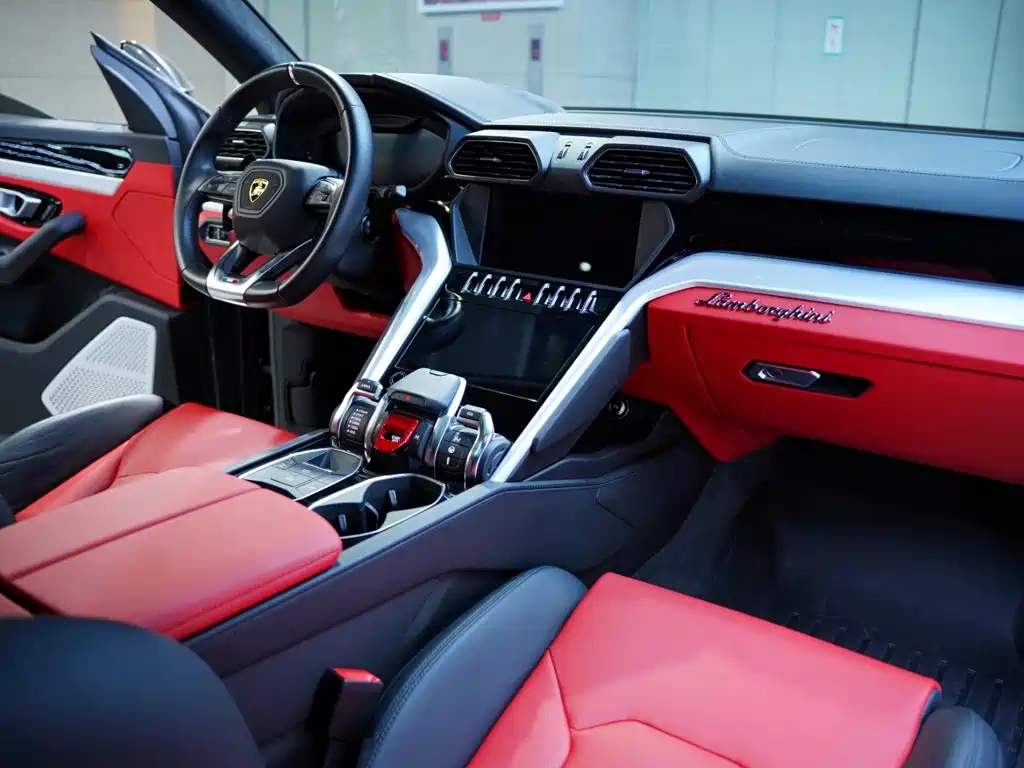 Lamborghini Urus — фото 44