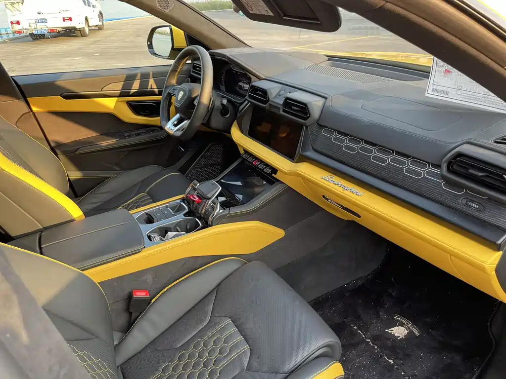 Lamborghini Urus SE — фото 11