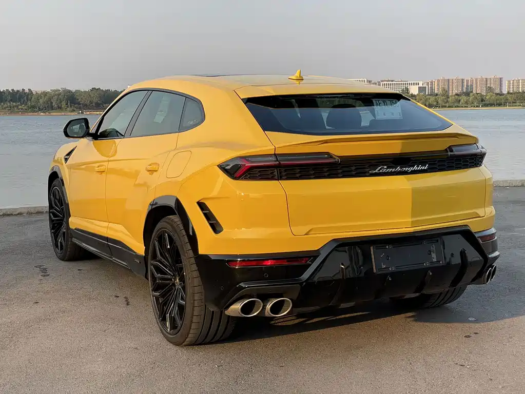 Lamborghini Urus SE — фото 3