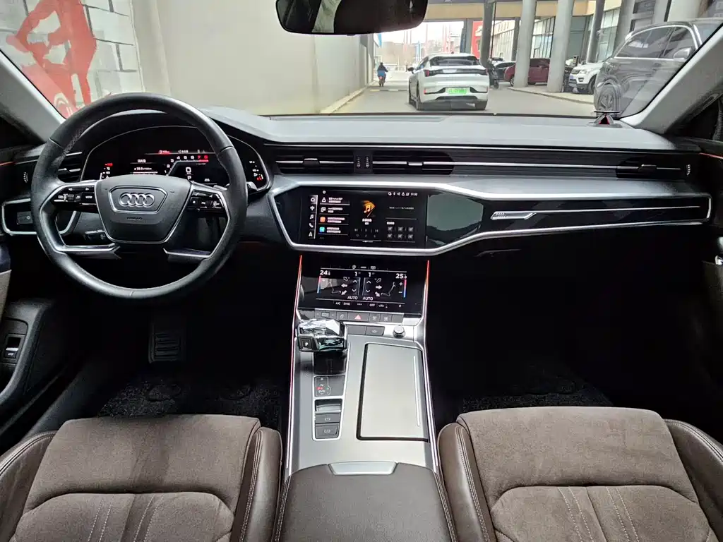 Audi A7L — фото 7