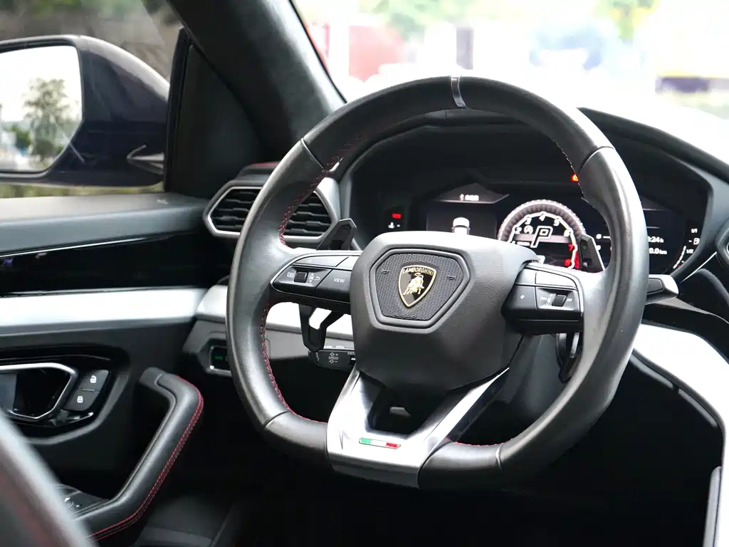 Lamborghini Urus — фото 6