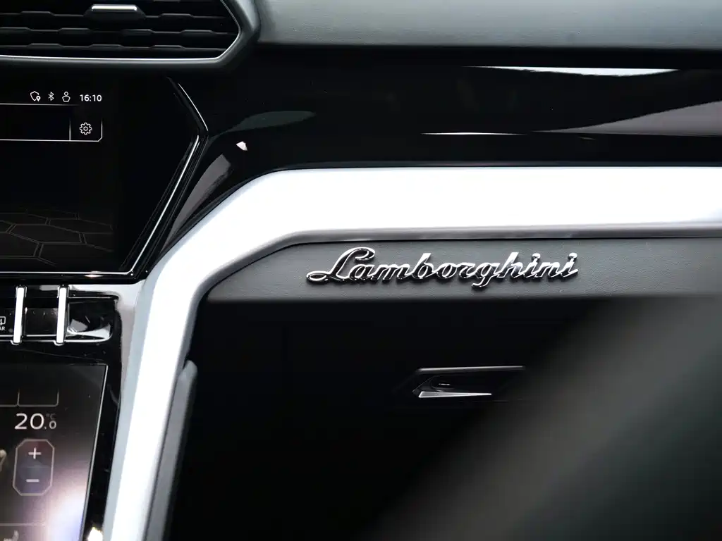 Lamborghini Urus — фото 9