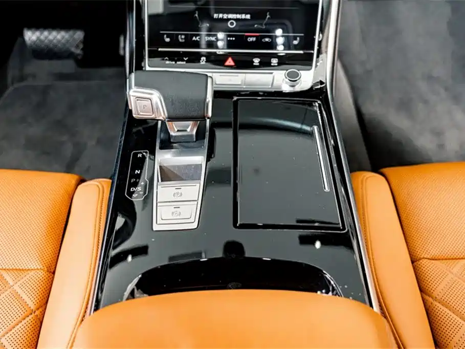 Audi A8 — фото 15