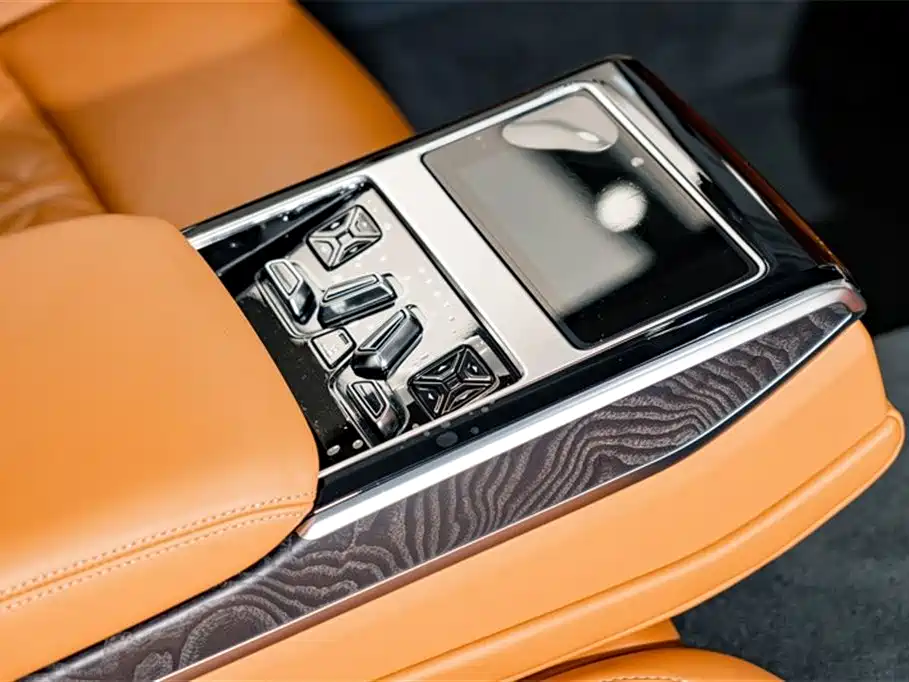 Audi A8 — фото 24