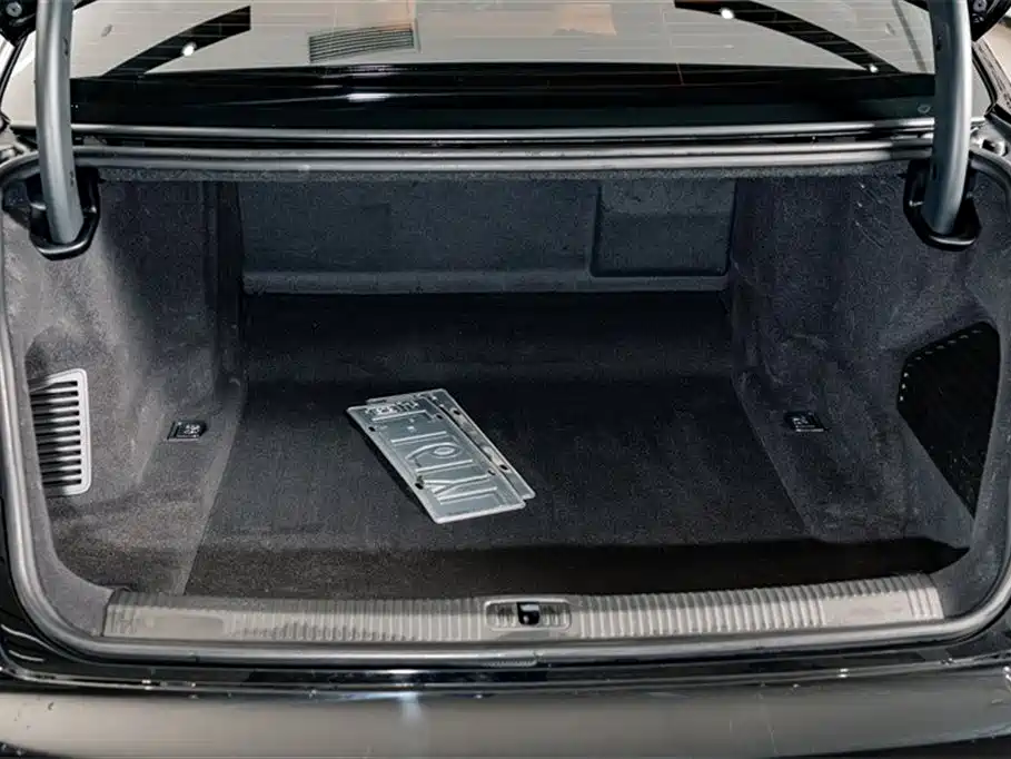 Audi A8 — фото 25