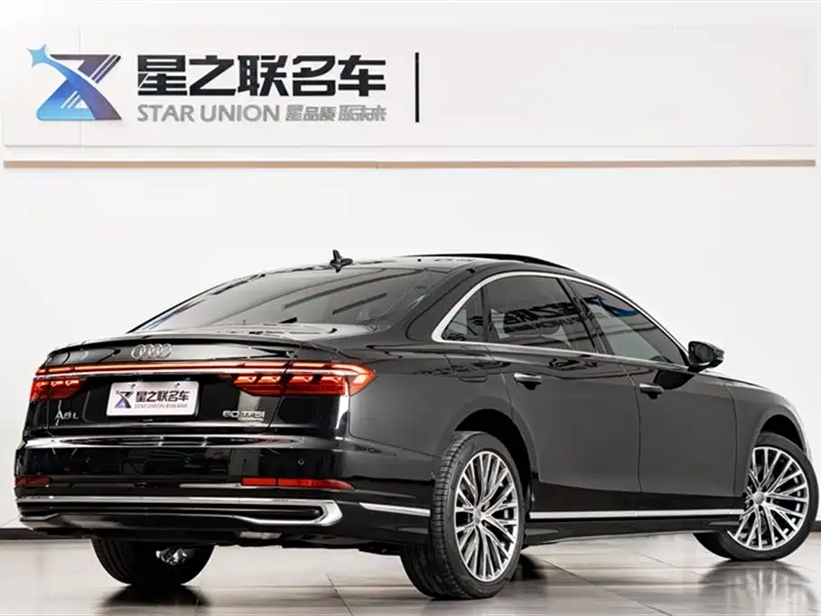 Audi A8 — фото 7