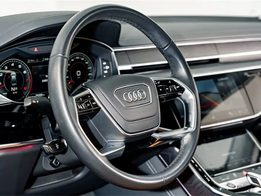 Audi A8 — фото 10
