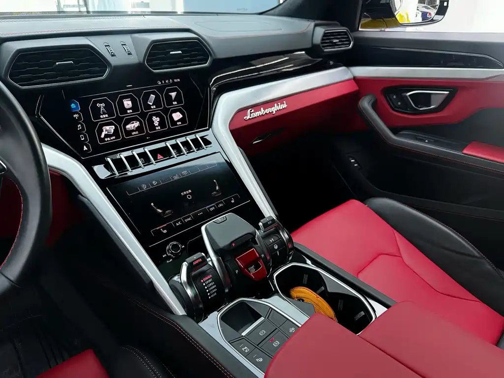 Lamborghini Urus — фото 19