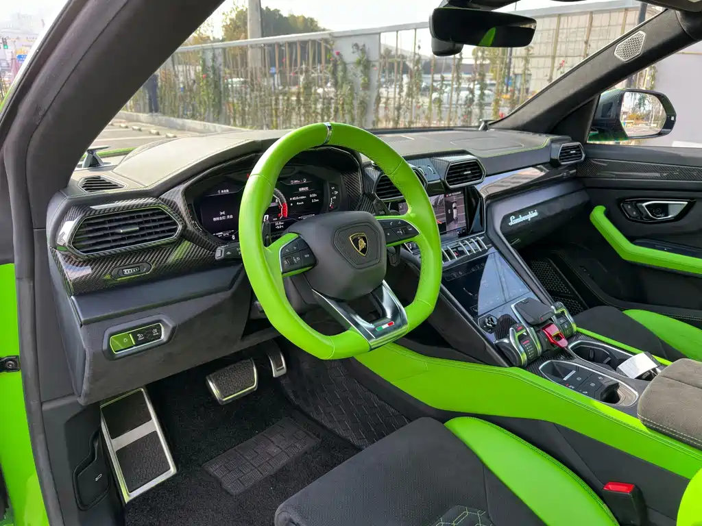 Lamborghini Urus — фото 14