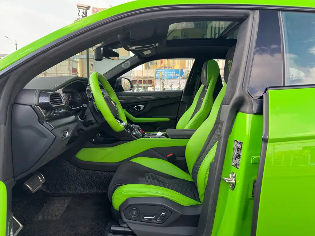 Lamborghini Urus — фото 15