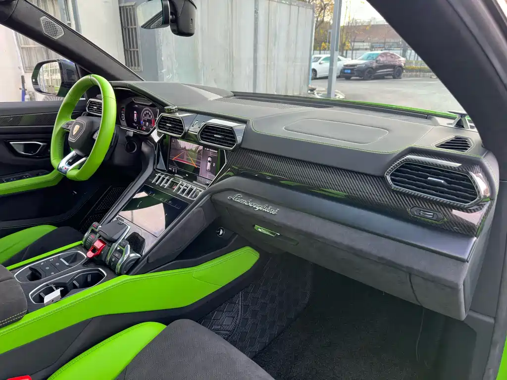 Lamborghini Urus — фото 17