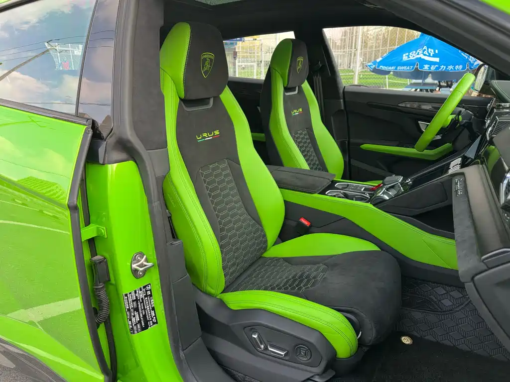 Lamborghini Urus — фото 19