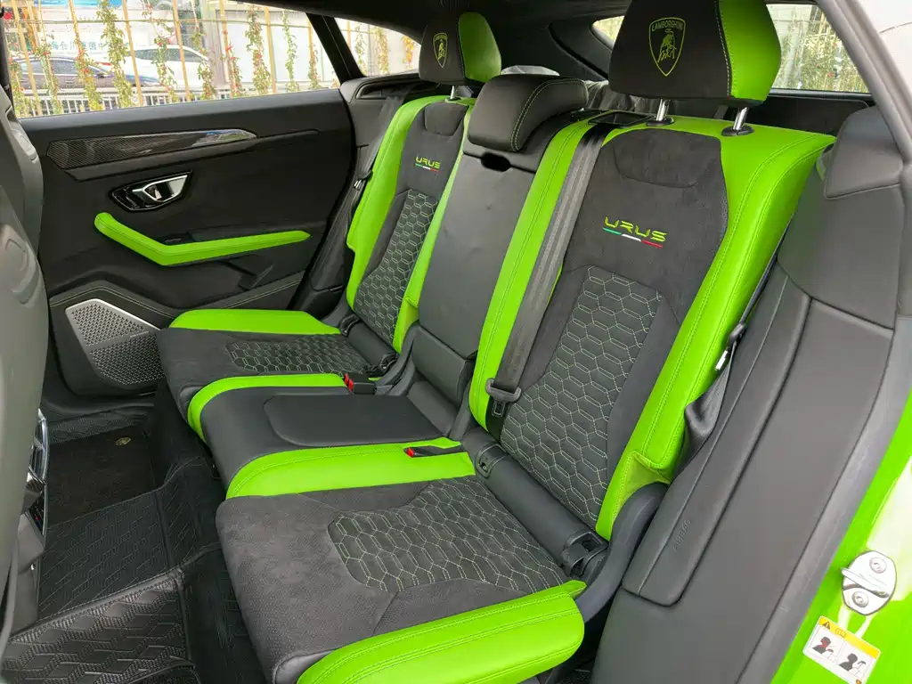Lamborghini Urus — фото 21