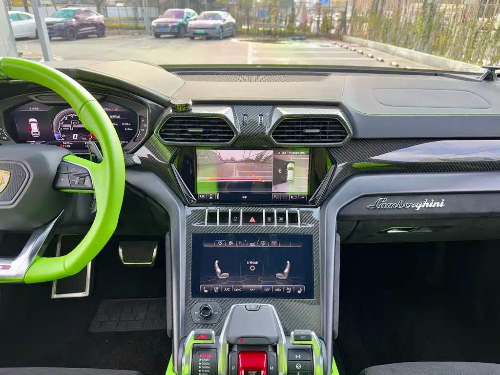 Lamborghini Urus — фото 24