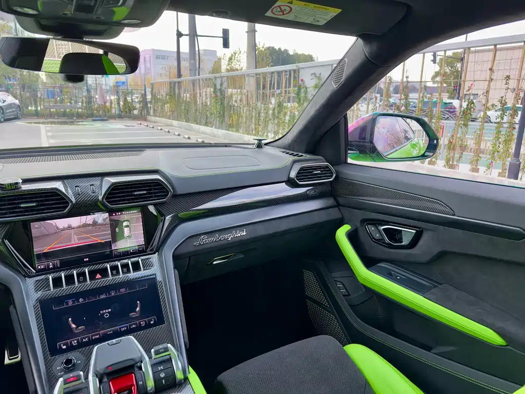 Lamborghini Urus — фото 26