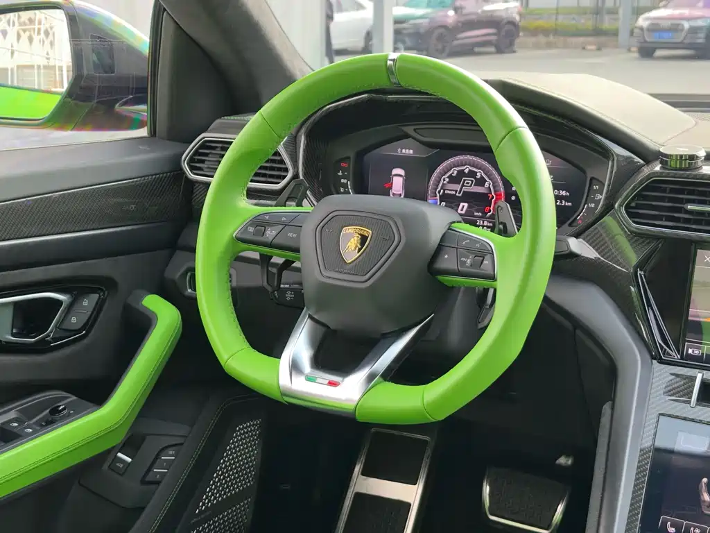 Lamborghini Urus — фото 27
