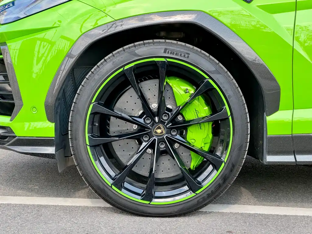Lamborghini Urus — фото 8