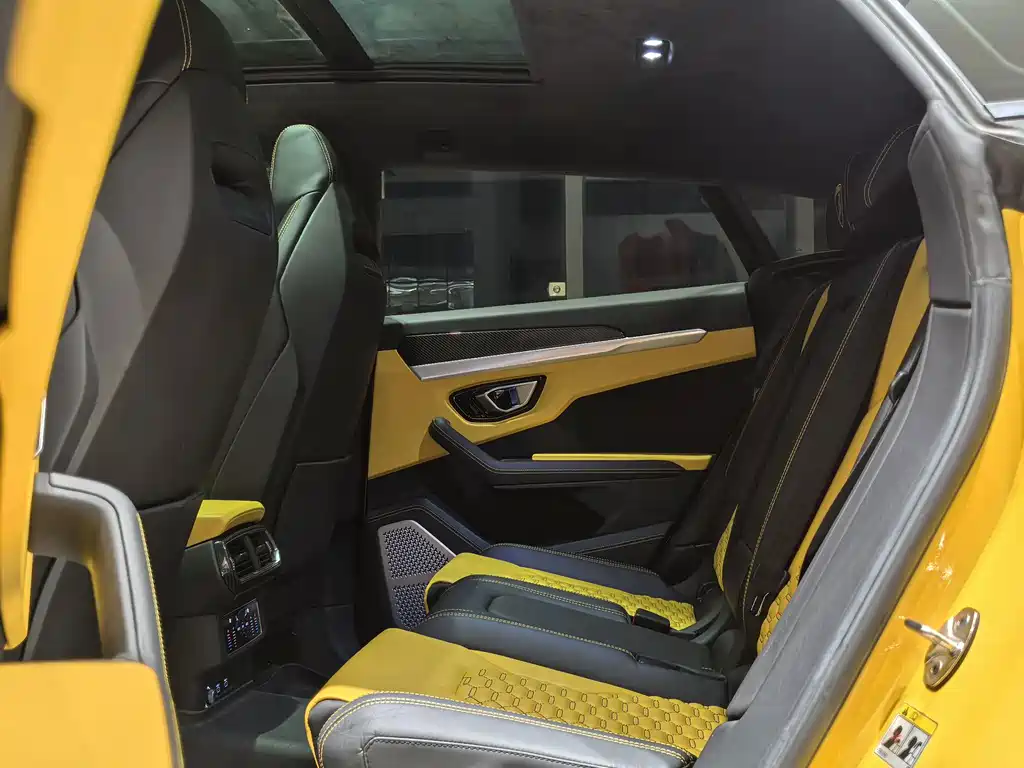 Lamborghini Urus — фото 11