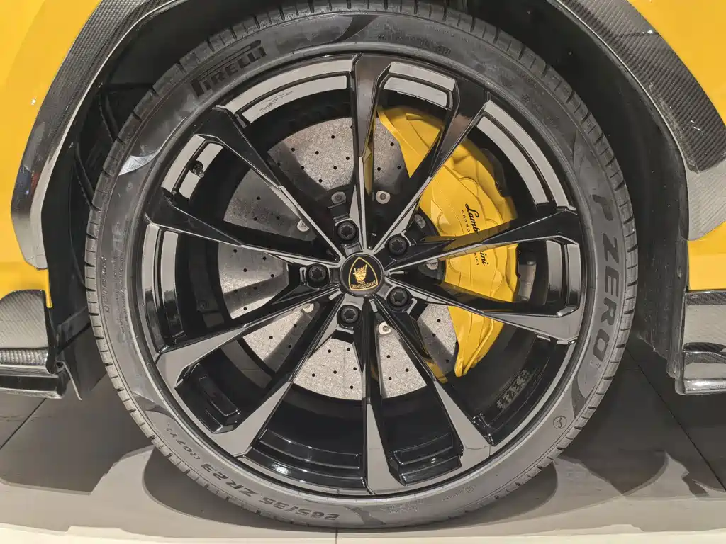 Lamborghini Urus — фото 17