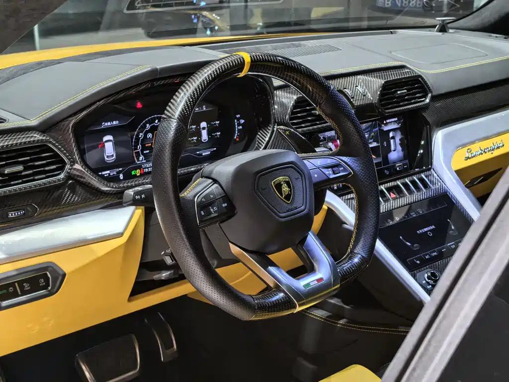 Lamborghini Urus — фото 6