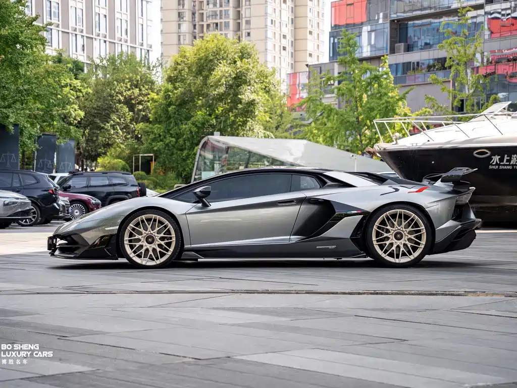 Lamborghini Aventador — фото 10