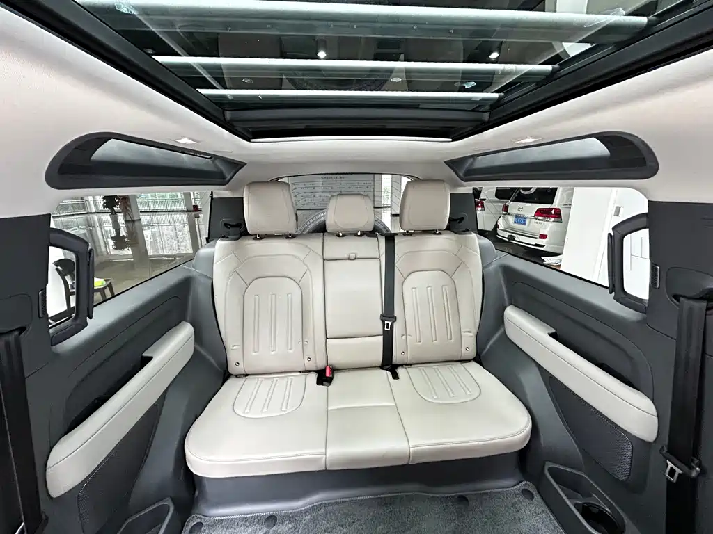 Land Rover Defender — фото 15