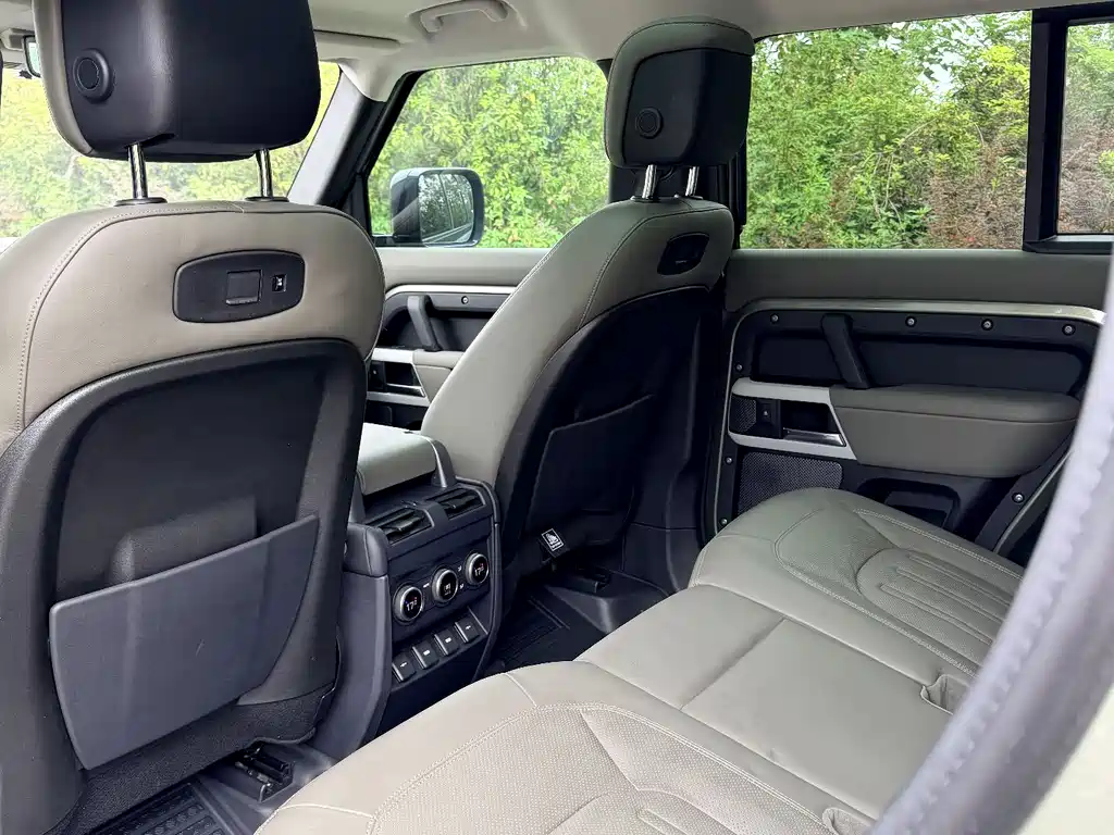 Land Rover Defender — фото 15