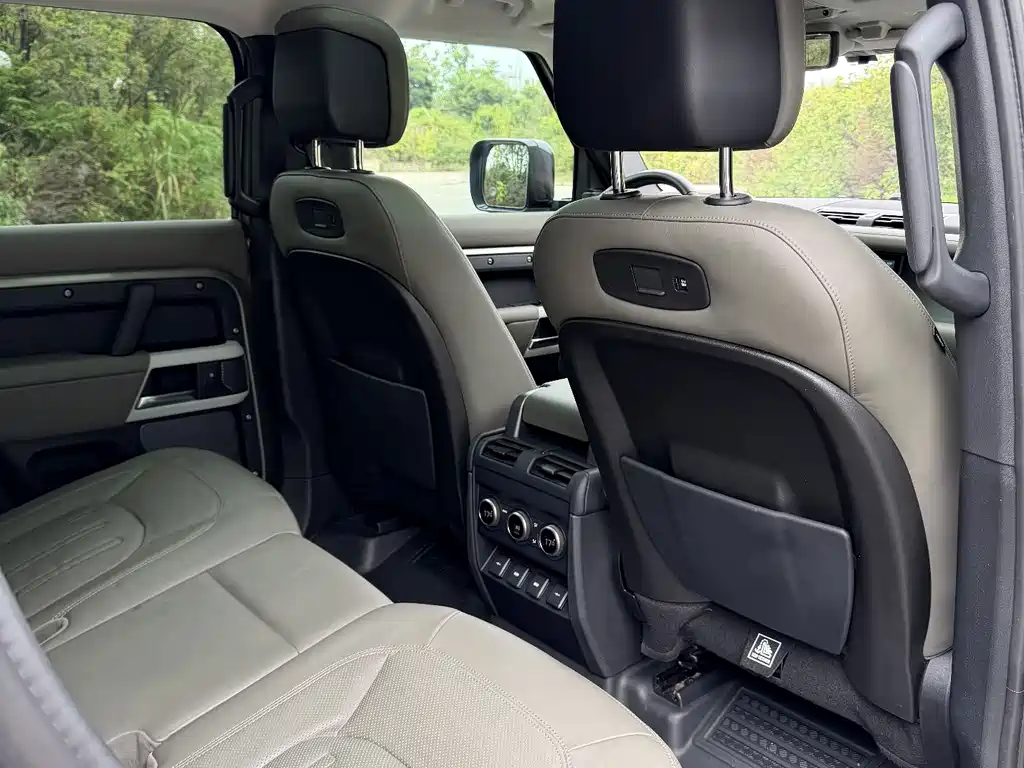 Land Rover Defender — фото 17