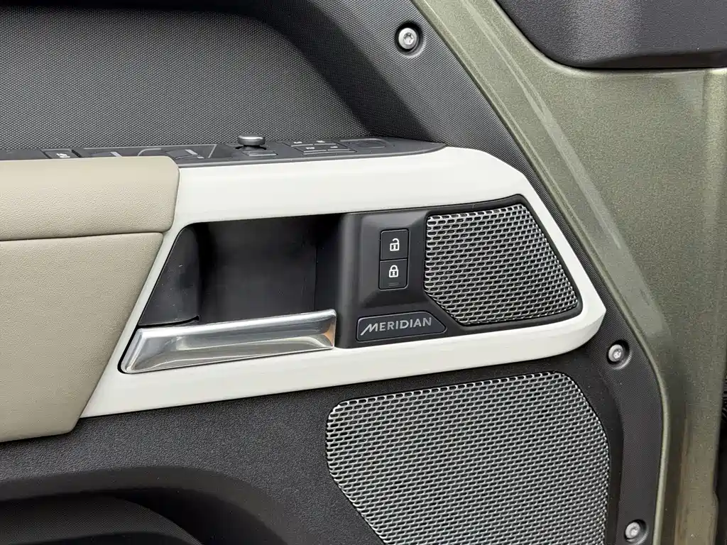 Land Rover Defender — фото 19