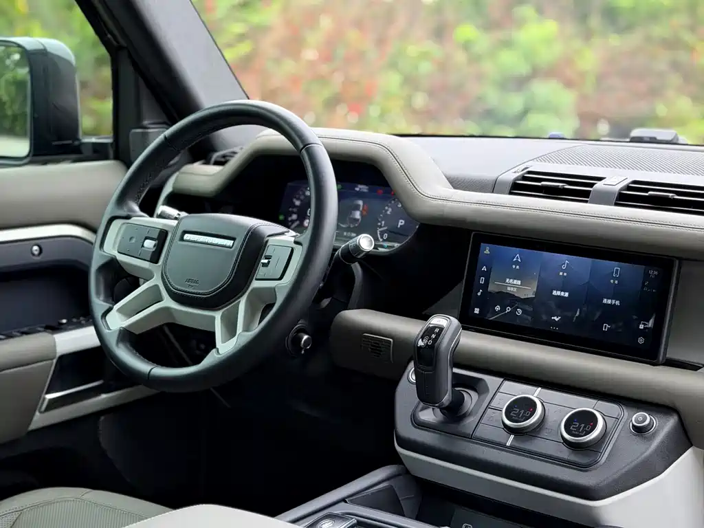 Land Rover Defender — фото 20