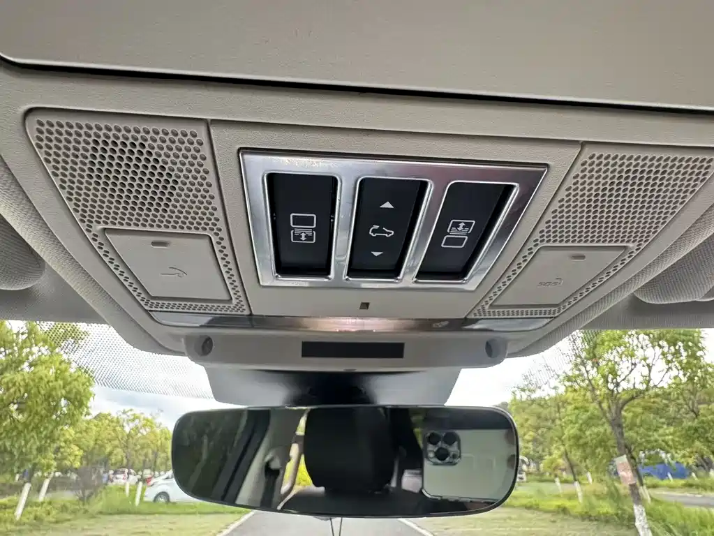 Land Rover Discovery — фото 13