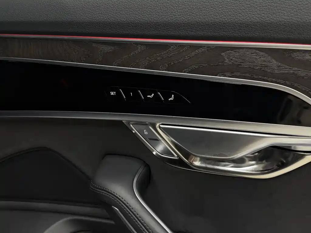 Audi A8 — фото 17