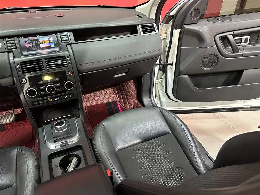 Land Rover Discovery Sport — фото 11