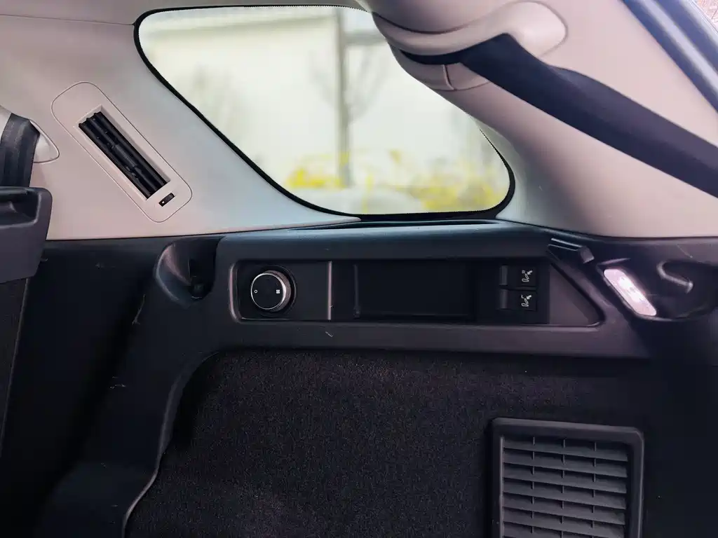 Land Rover Discovery Sport — фото 19