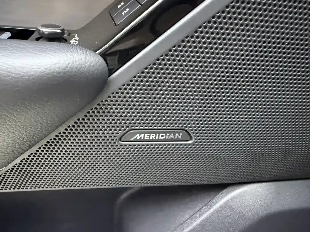 Land Rover Velar — фото 14