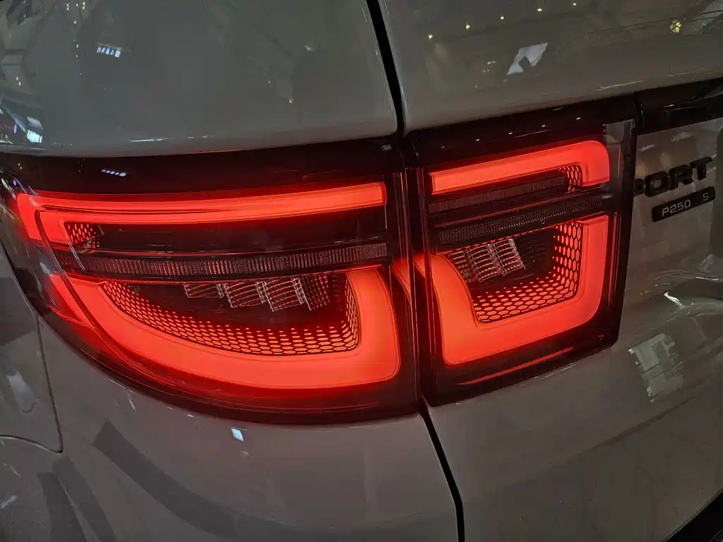 Land Rover Discovery Sport — фото 18