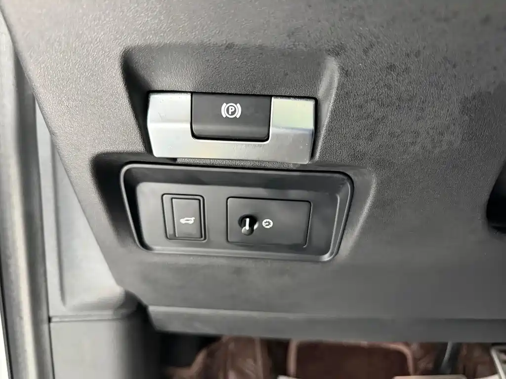 Land Rover Discovery Sport — фото 18