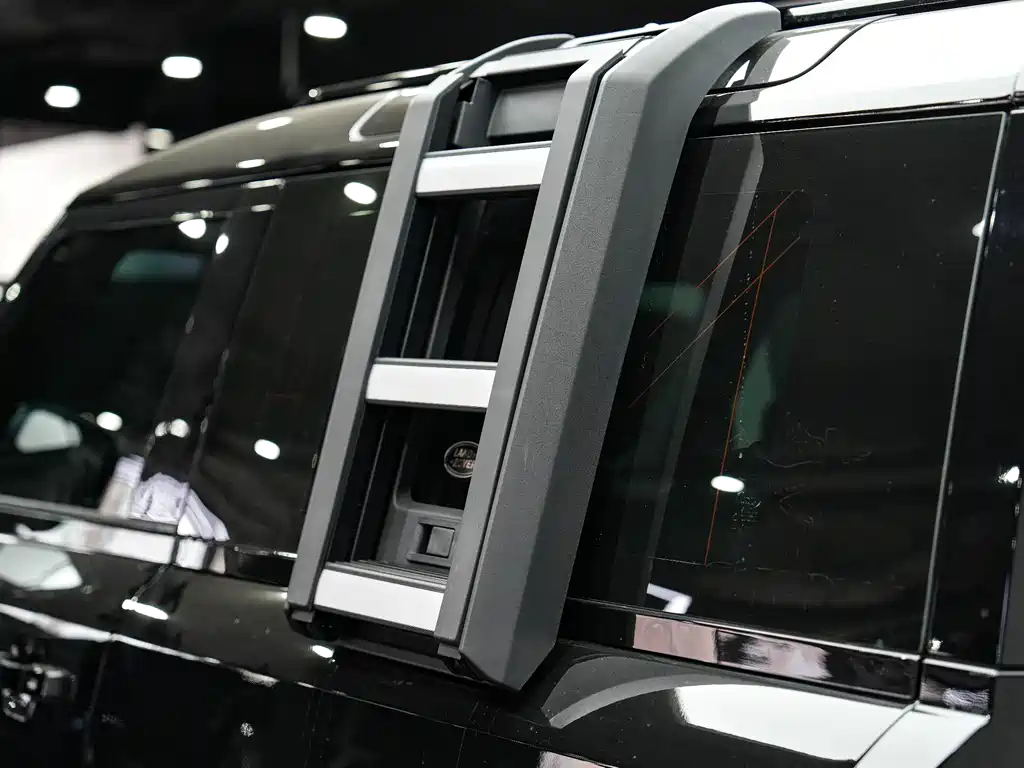 Land Rover Defender — фото 11
