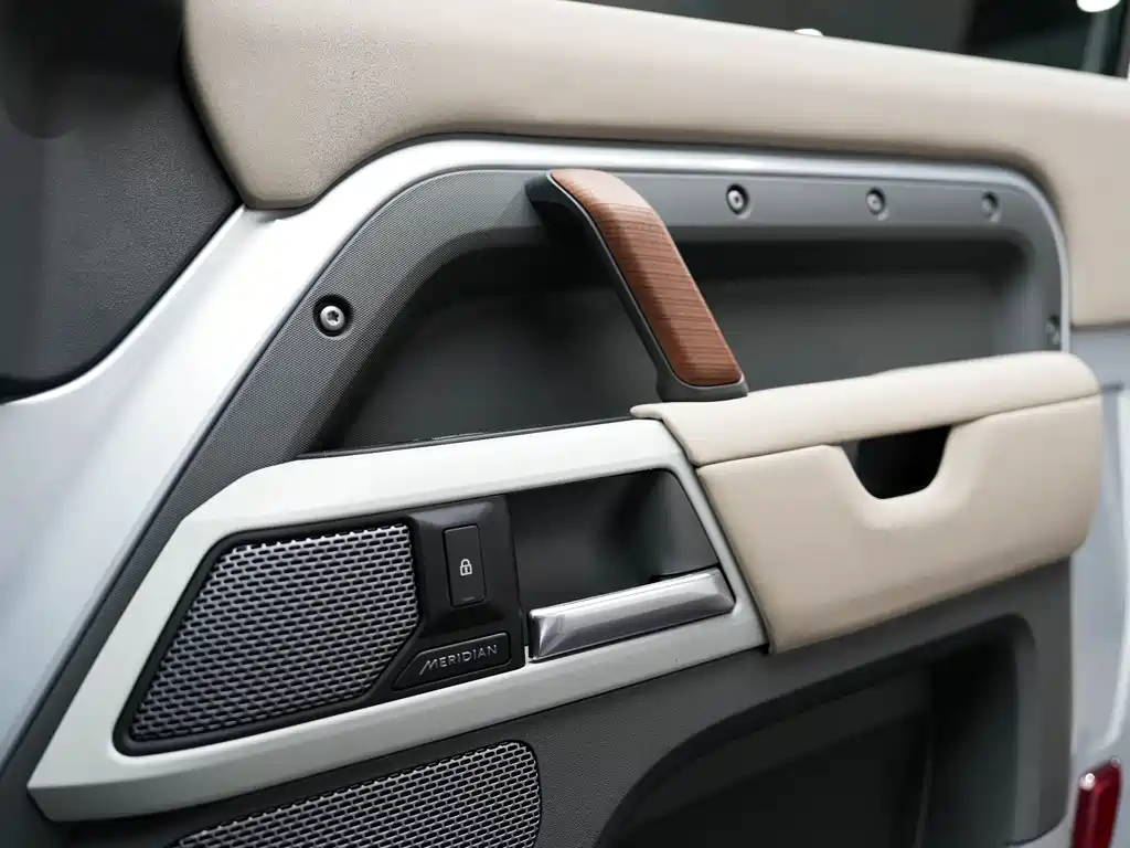Land Rover Defender — фото 13