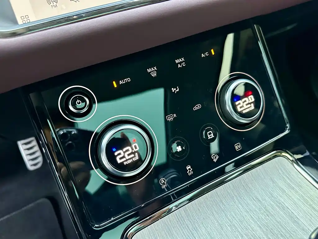 Land Rover Evoque PHEV — фото 19