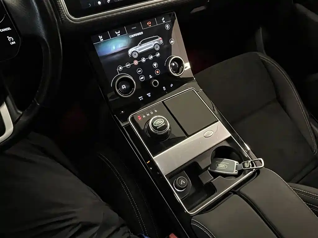 Land Rover Velar — фото 19