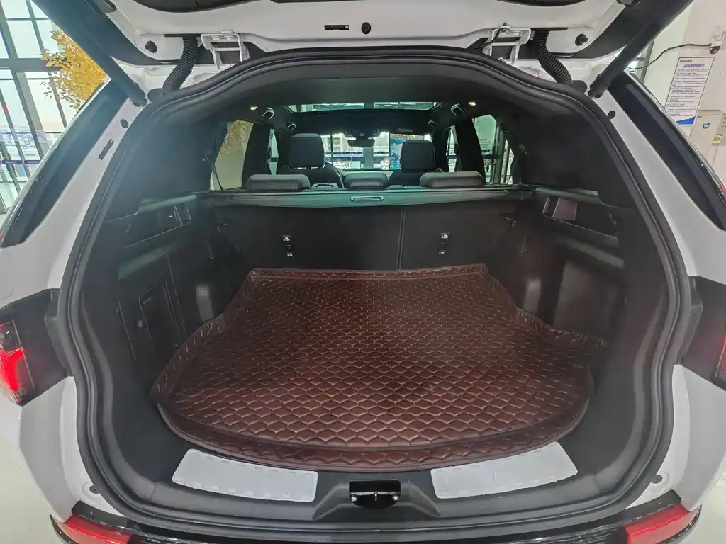 Land Rover Discovery Sport — фото 25
