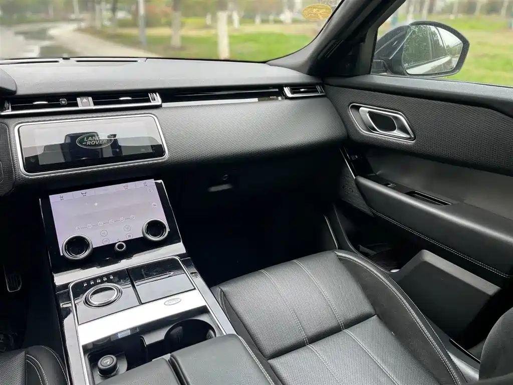 Land Rover Velar — фото 17
