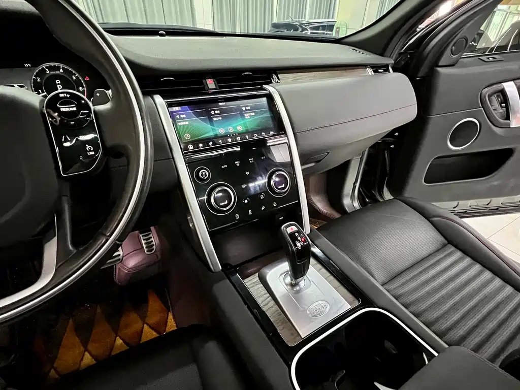 Land Rover Discovery Sport — фото 13