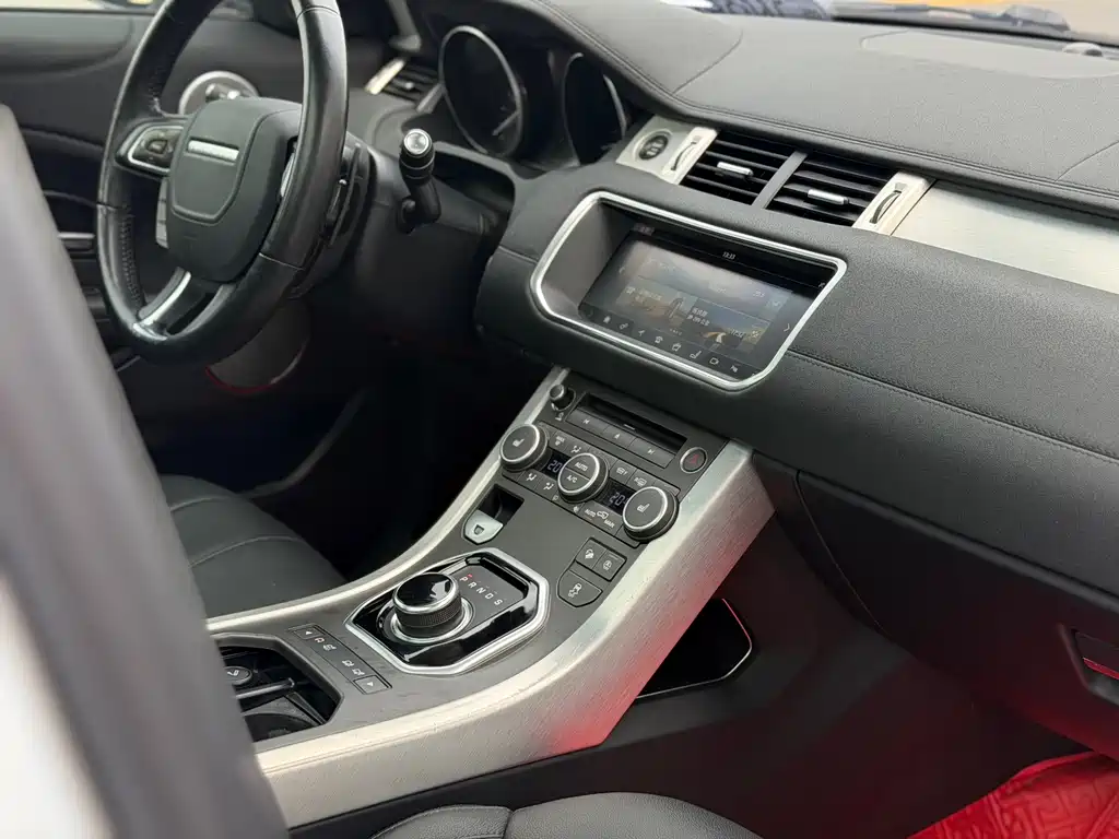 Land Rover Evoque — фото 18