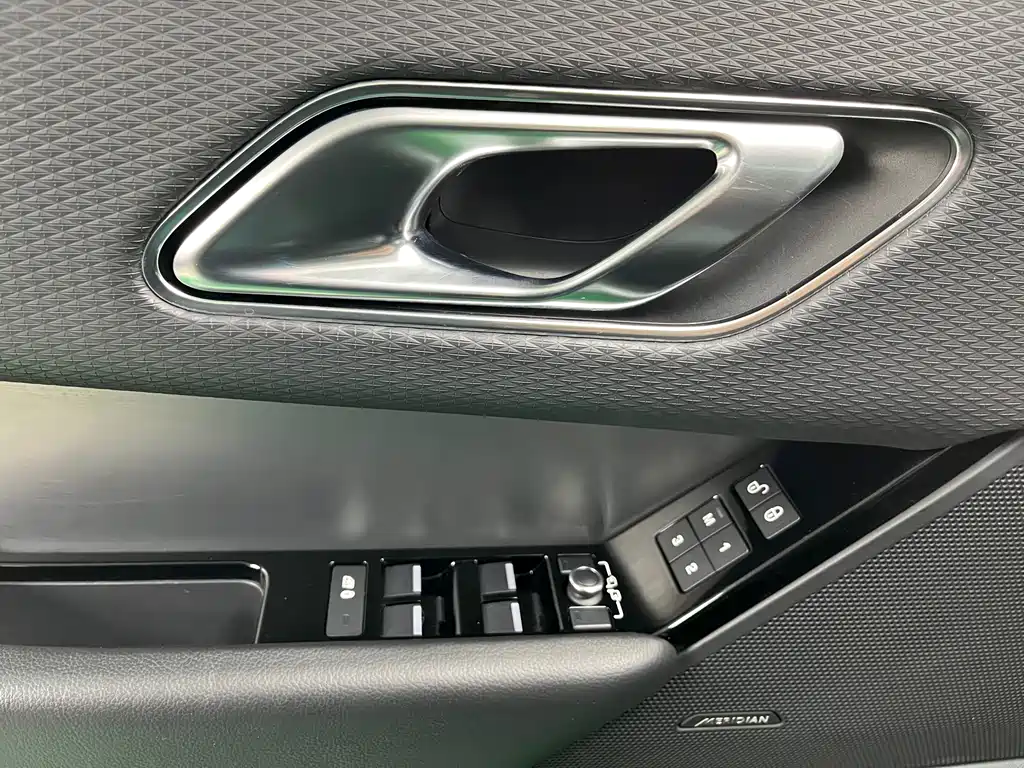 Land Rover Velar — фото 8