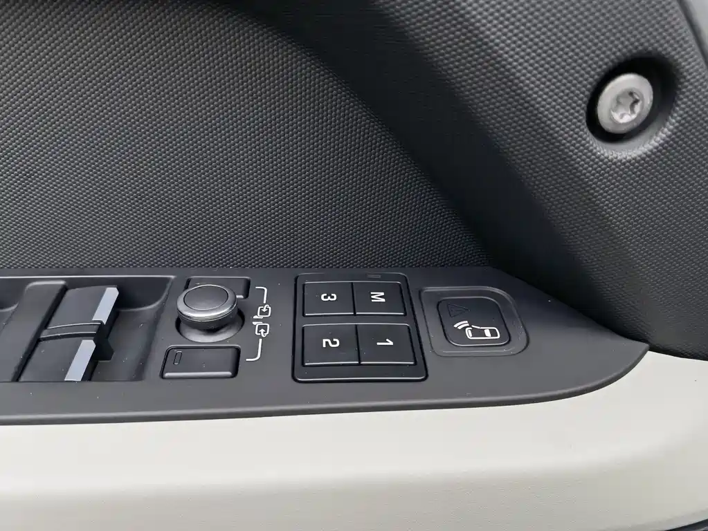 Land Rover Defender — фото 13